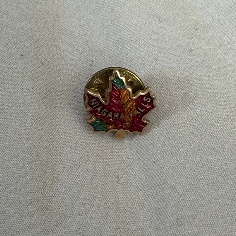 Vintage Niagara Falls Canada Maple Leaf Enamel Pin